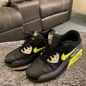 Size 4.5 Nike AIR MAX sneakers . Used / worn